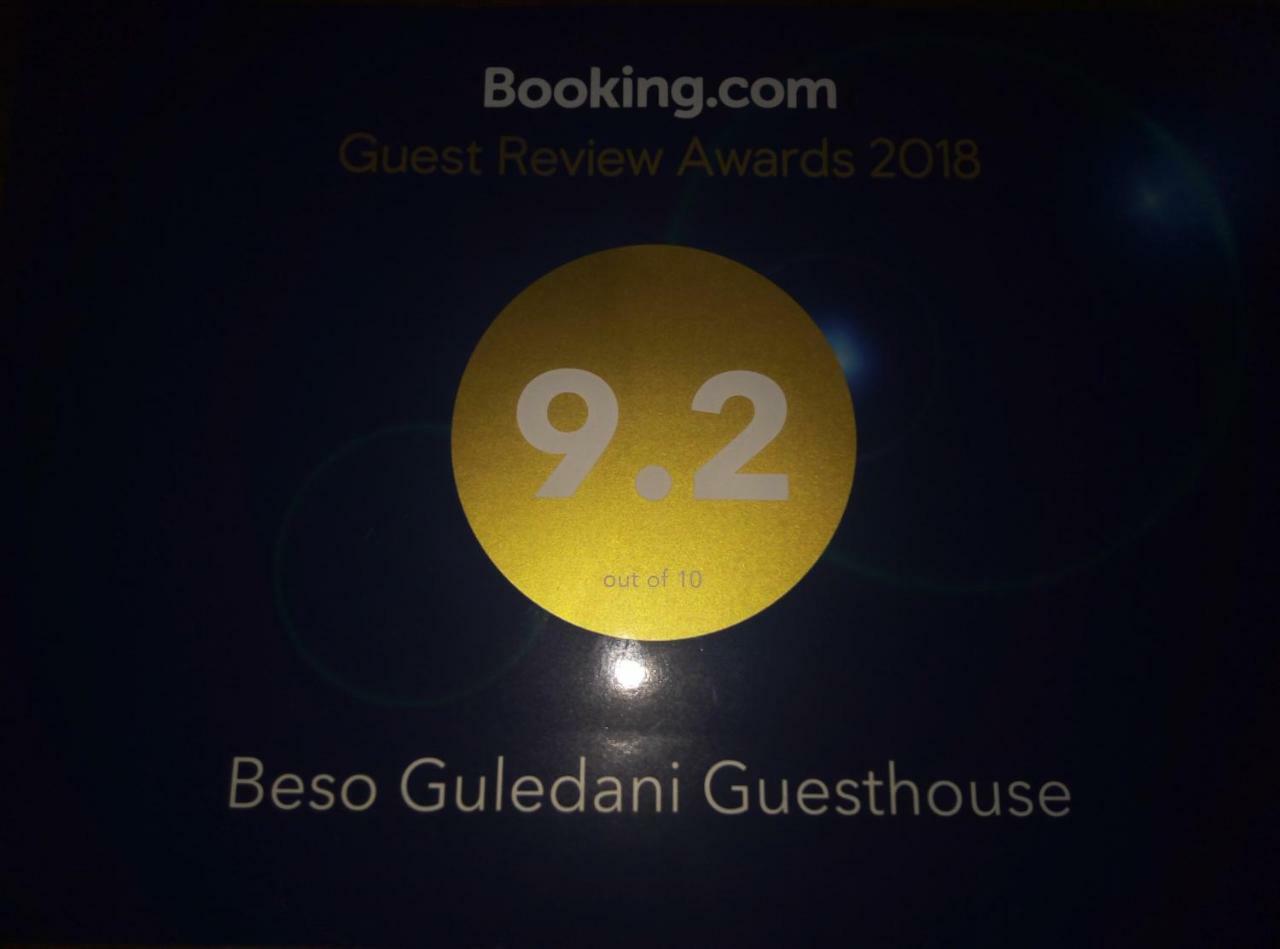 Beso Guledani Guesthouse メスティア エクステリア 写真